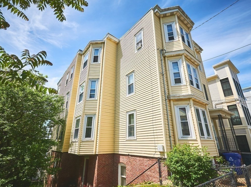 167 Leyden St Unit 3, Boston, MA