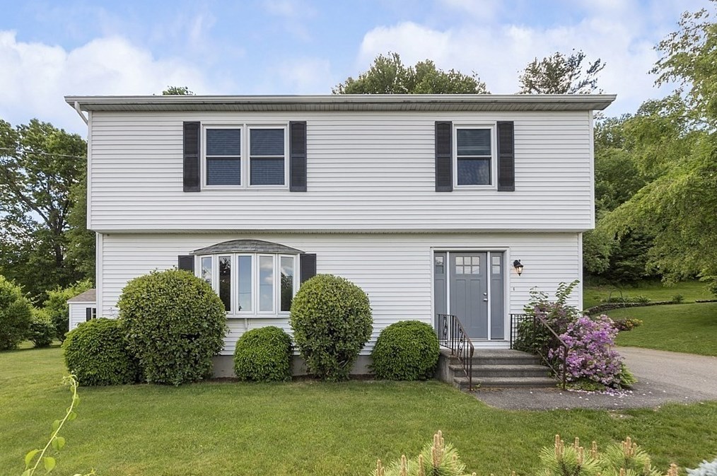 128 Country Ln, Leominster, MA 01453 exterior