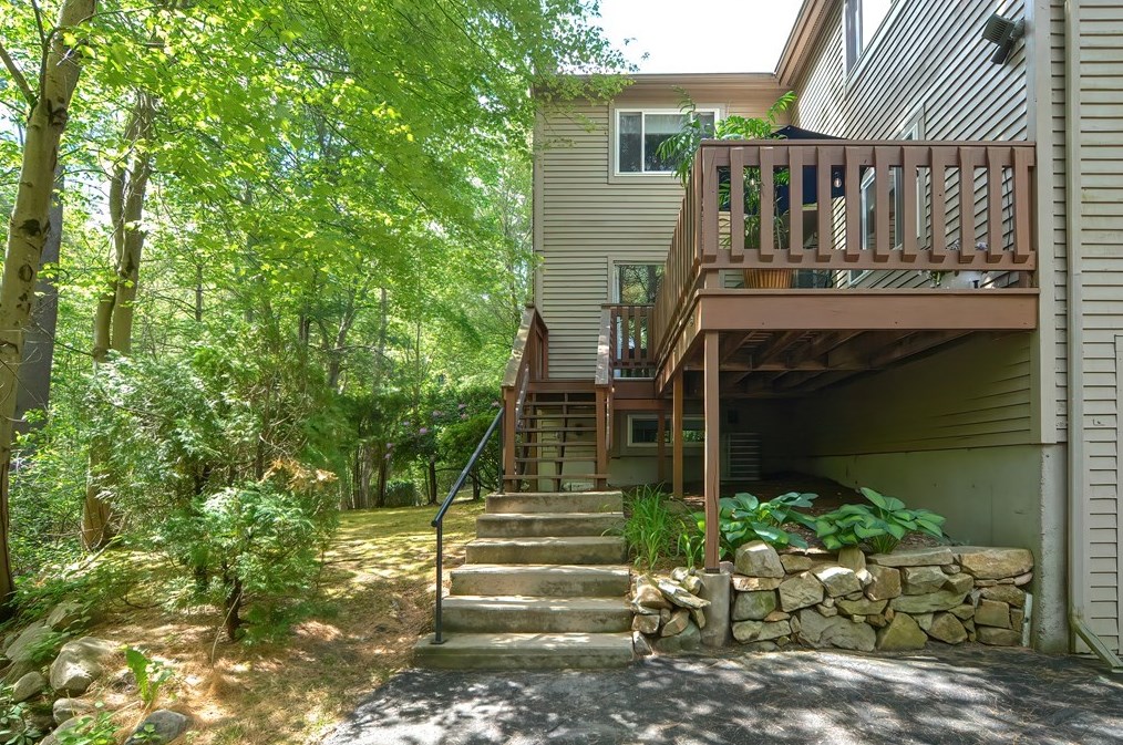 91 Voyagers Ln, Ashland, MA 01721 exterior