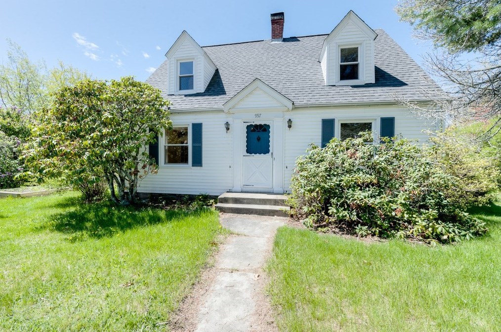 997 Main St, Holden, MA 01520 exterior