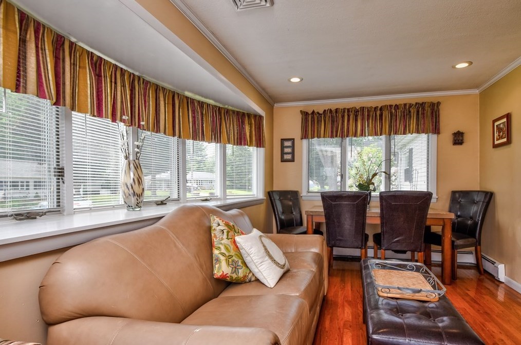 51 Brookfield Cir, Framingham, MA 01701-4056