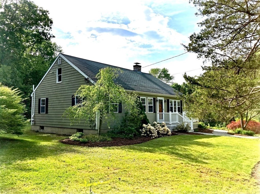 8 Meadow Rd, Sharon, MA 02067 exterior