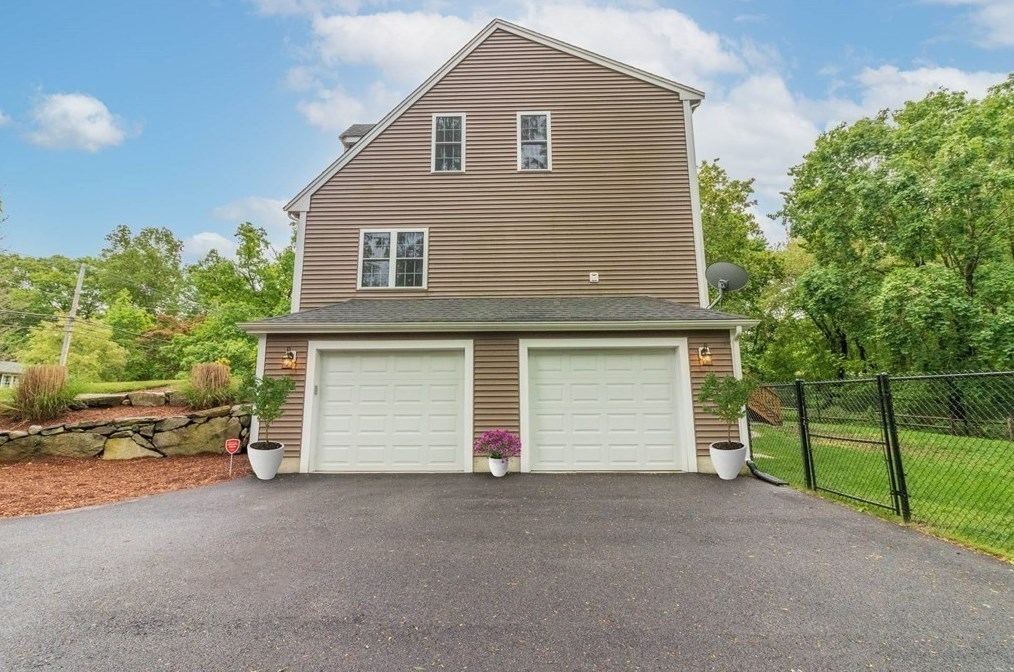 15 Dean St, Norton, MA 02766-3428