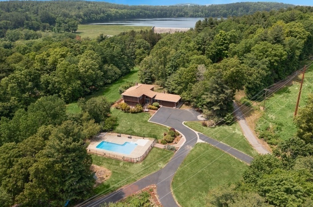 2 Pinehill Rd, Framingham, MA 01701-8807