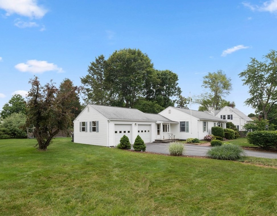 18 Saxony Rd, Framingham, MA 01701 exterior