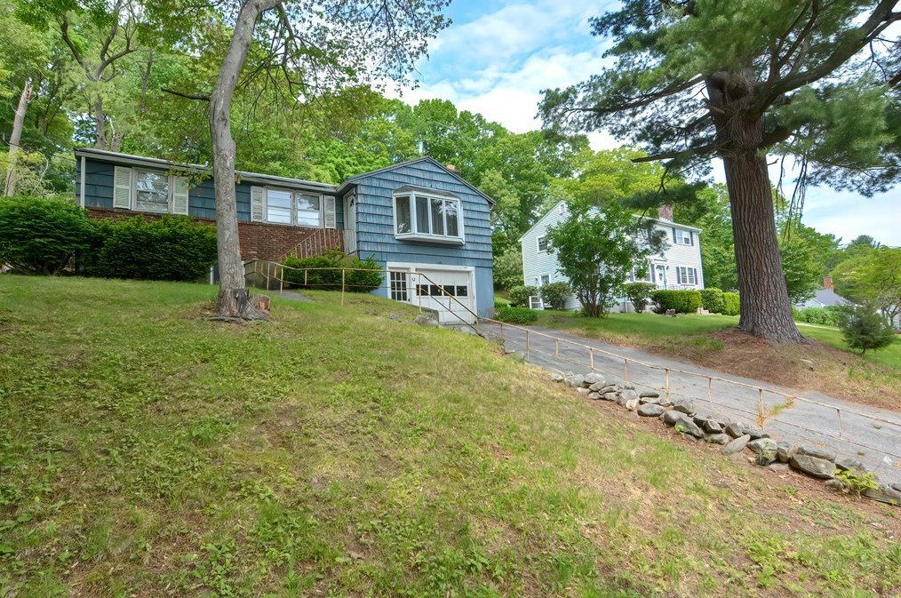 52 Priest St, Hudson, MA 01749 exterior