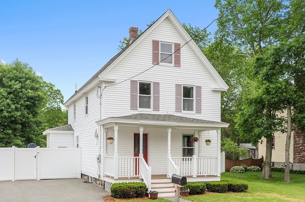 32 Marshall St, Tewksbury, MA 01876-2626