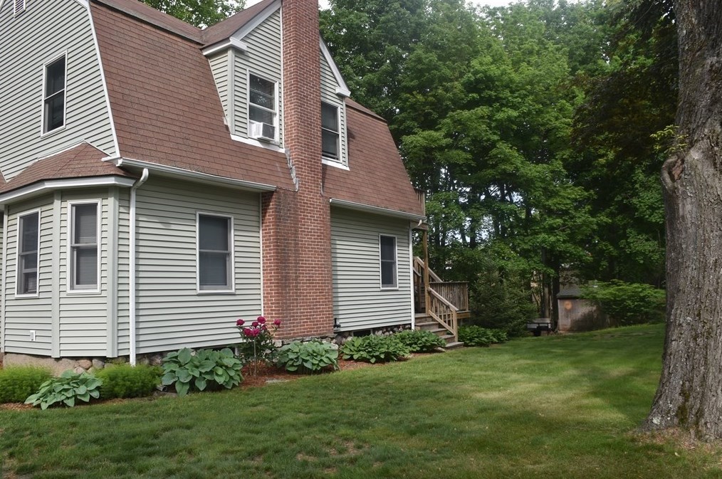 20 Holt Rd, Holden, MA 01520 exterior