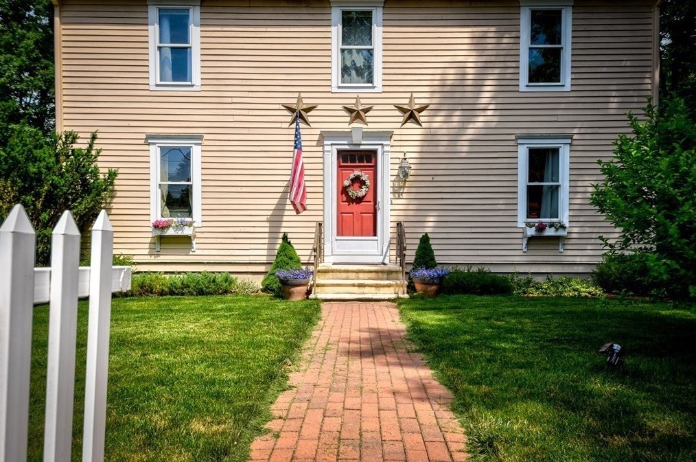 13 Station St, Upton, MA exterior