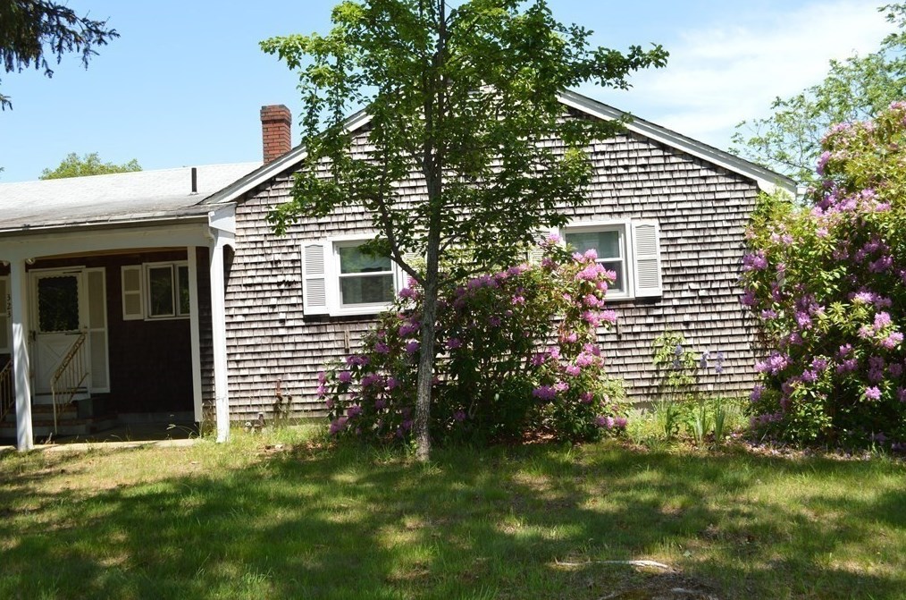 323 Highland St, Dartmouth, MA 02748 exterior