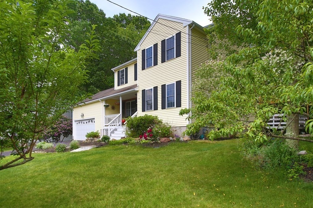 39 Charles Dr, Franklin, MA 02038 exterior