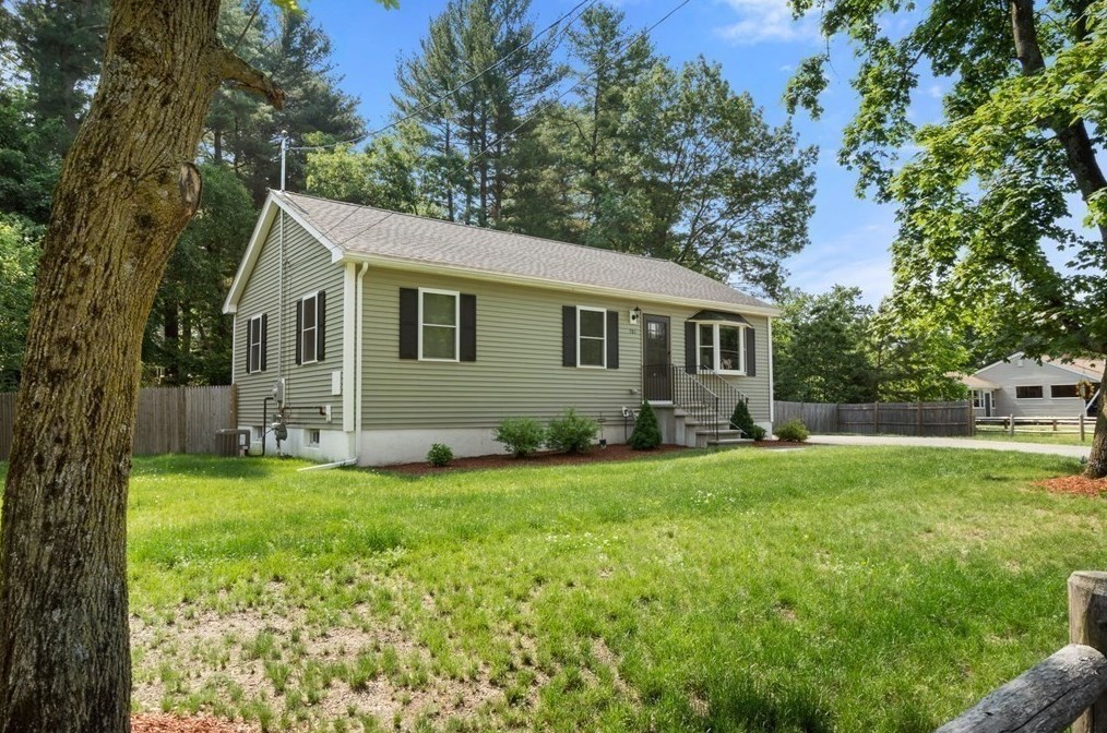 761 Shawsheen St, Tewksbury, MA 01876-2338