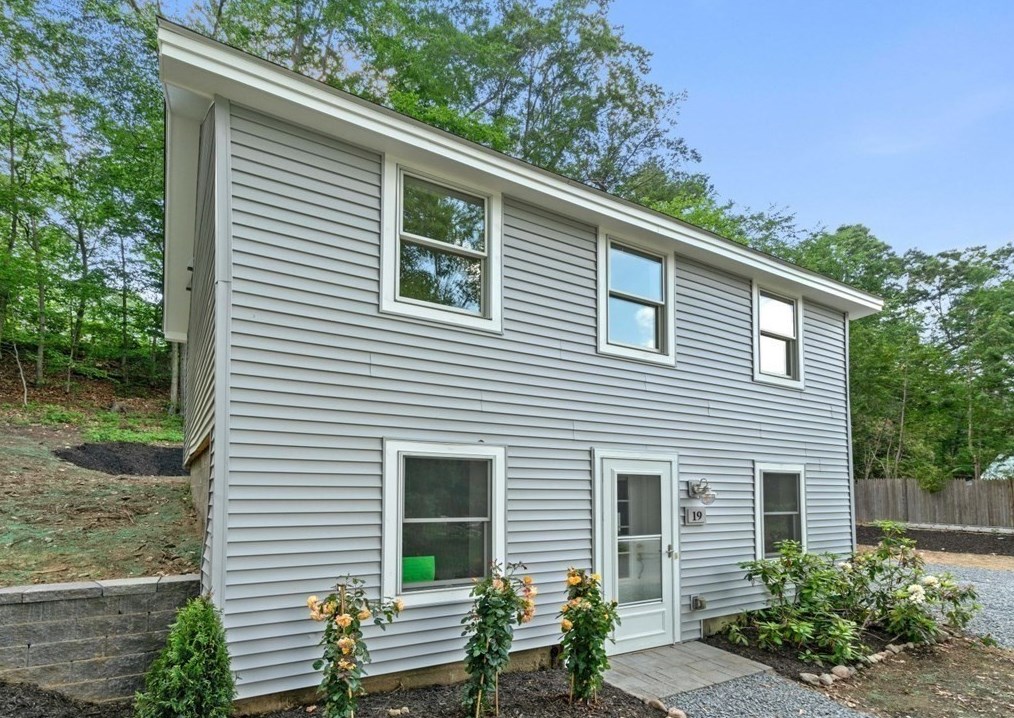 19 Woodland Rd, Wayland, MA 01778-4127