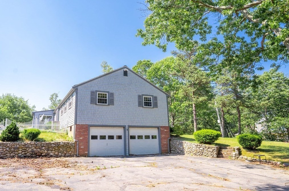 4 Carver Rd, Plymouth, MA 02360