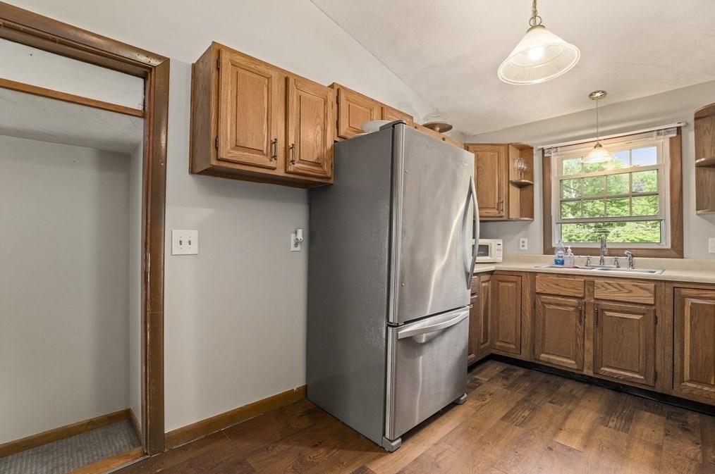 639 Hortonville Rd, Swansea MA  02777-3645 exterior