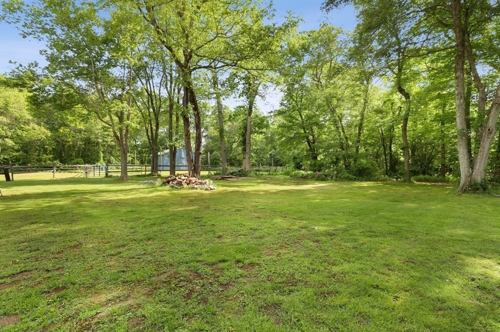 639 Hortonville Rd, Swansea MA  02777-3645 exterior