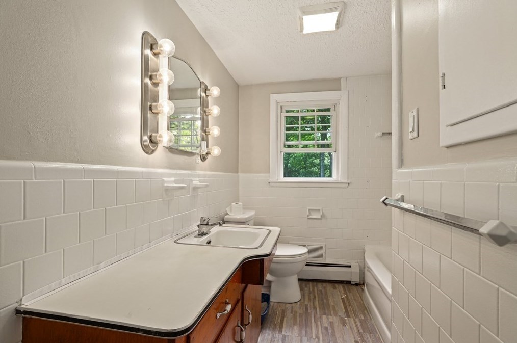 639 Hortonville Rd, Swansea MA  02777-3645 exterior