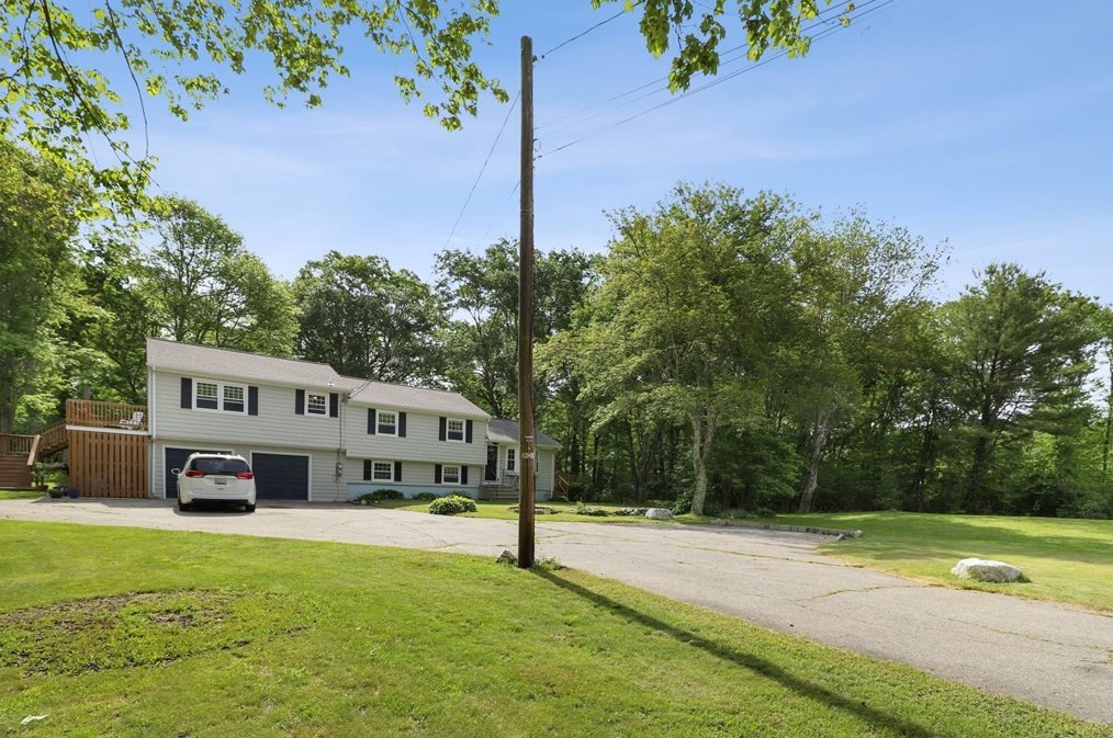 639 Hortonville Rd, Swansea MA  02777-3645 exterior