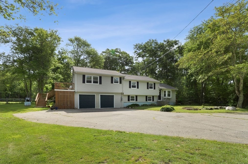 639 Hortonville Rd, Swansea MA  02777-3645 exterior