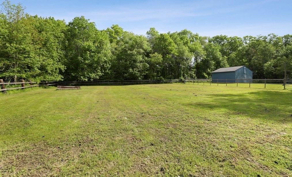 639 Hortonville Rd, Swansea MA  02777-3645 exterior