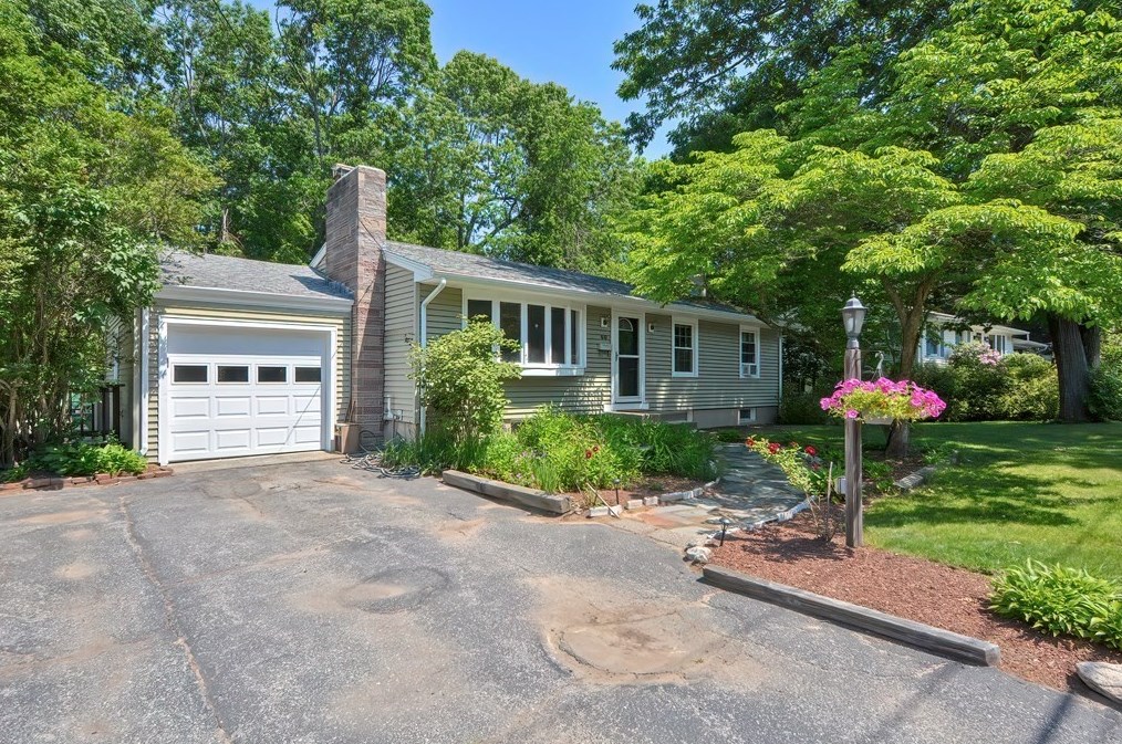 60 Scenic Dr, Holden, MA 01520 exterior