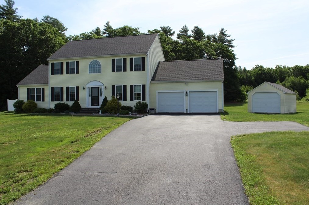 30 Walnut Grove St, Uxbridge, MA 01569 exterior