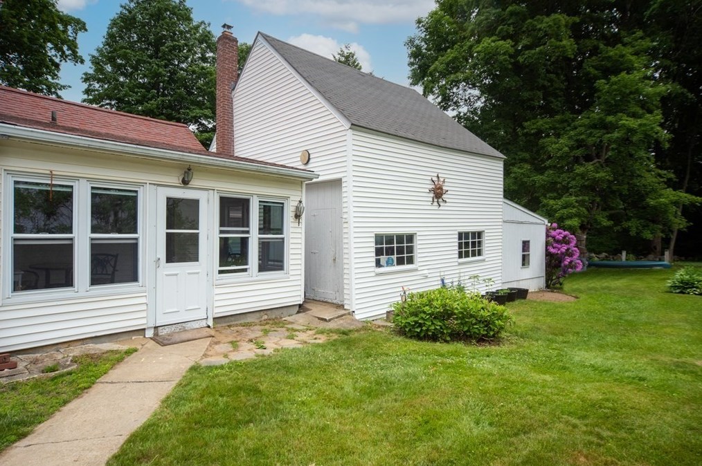 17 Bacon St, Gardner, MA 01473 exterior