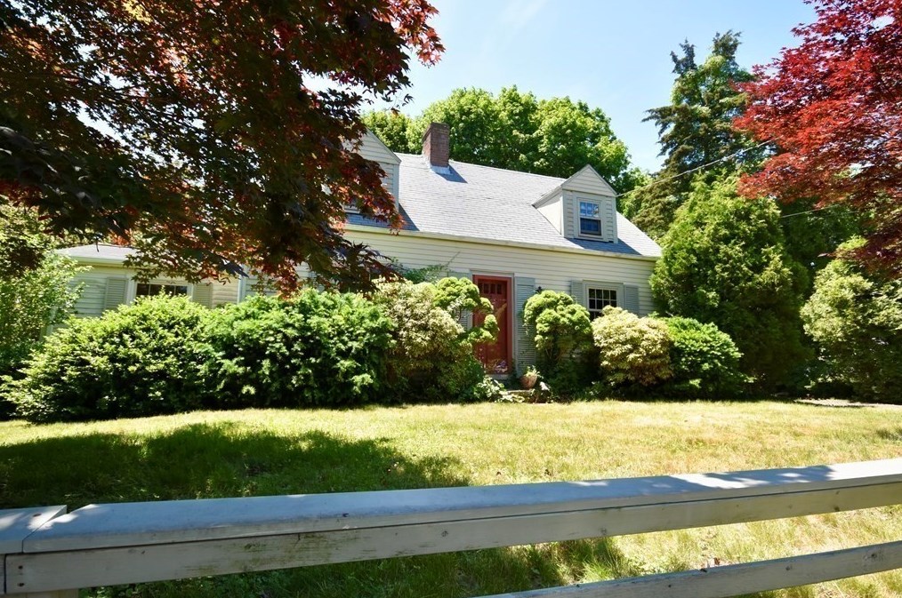 10 Pleasant St, Dartmouth, MA 02748 exterior