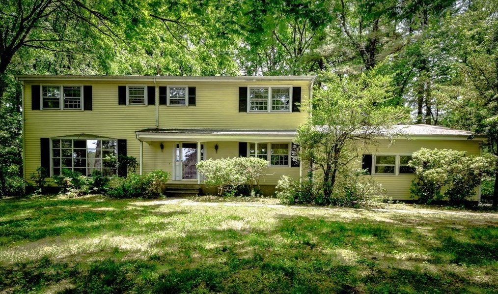 2 Edgewater Dr, Dover, MA 02030