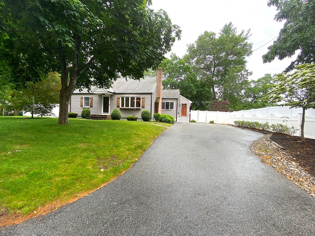 3 Lloyd Rd, Tewksbury MA  01876-2914 exterior