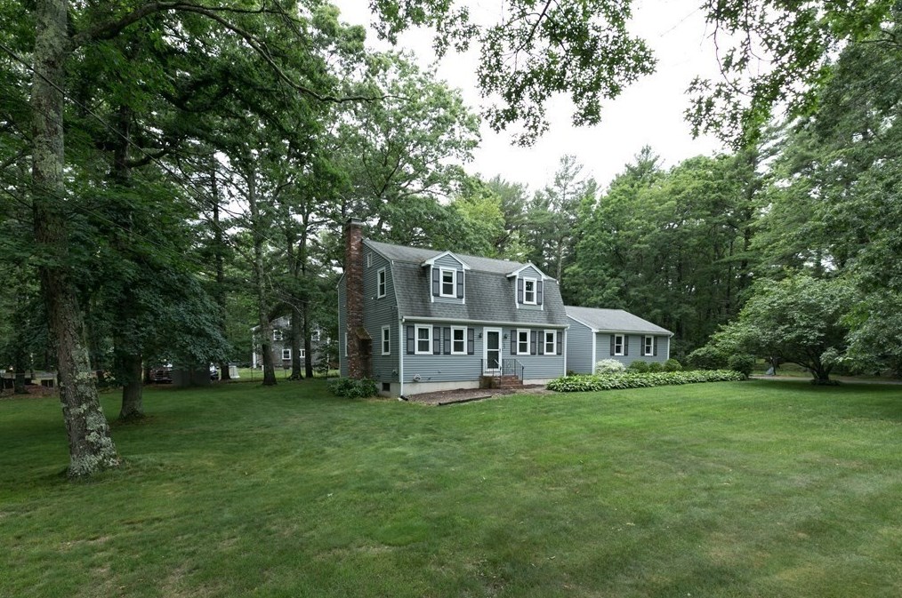 125 Elm St, Pembroke, MA 02359 exterior