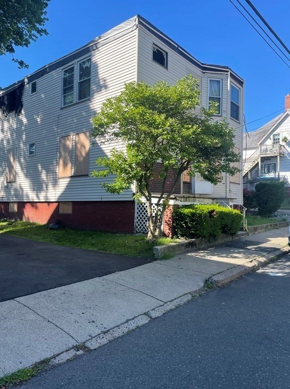 11 Seymour Ave, Lynn, MA 01902-1906