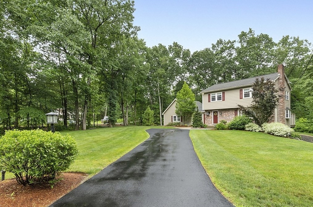 2 Groton Rd, Tyngsborough, MA 01879 exterior