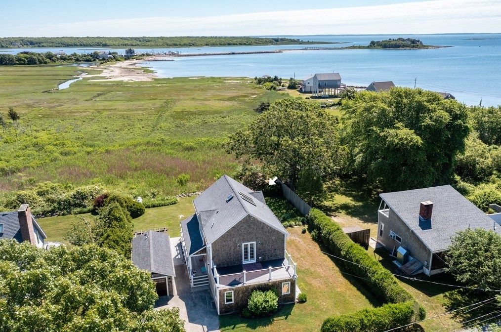 8 Island View Ave, Mattapoisett, MA 02739 exterior