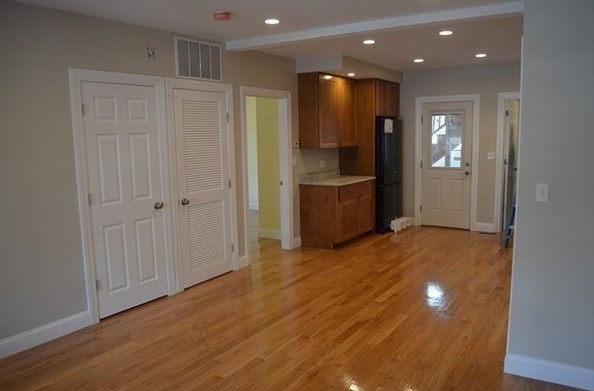 75 Ash St #75, Waltham, MA 02453