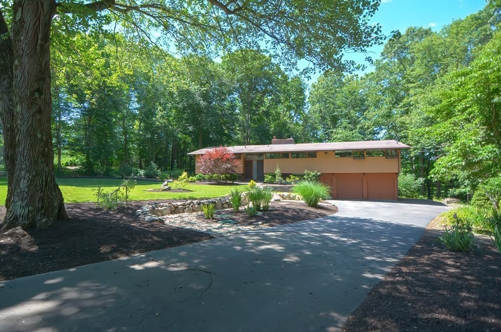 43 Willowdale Rd, Topsfield, MA 01983