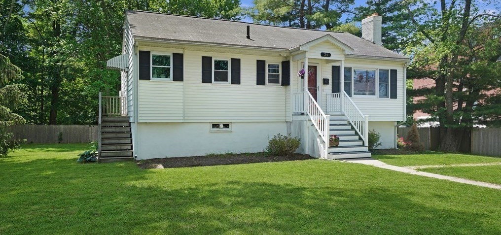 34 Avon St, Reading, MA 01867 exterior