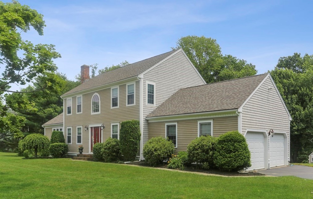 33 Howland Rd, Berkley, MA 02779 exterior