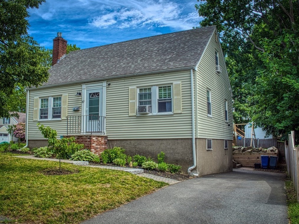 37 Sunset Dr, Beverly Farms, MA 01915 exterior