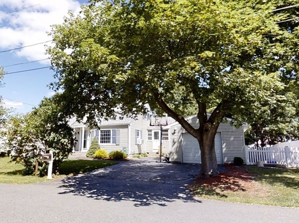 5 Coburn Ave, Tewksbury, MA 01876 exterior