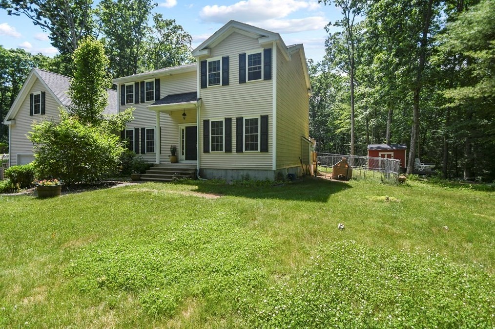 128 Podunk Rd, Fiskdale, MA 01566 exterior