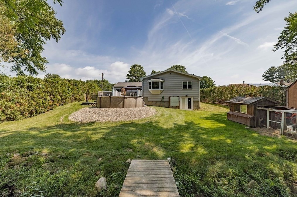 23 Sefton Dr, Southwick, MA 01077 exterior