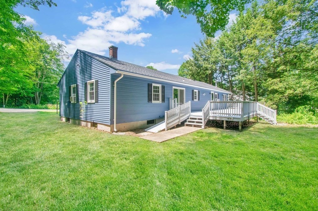 10 Foster Rd, Southwick, MA 01077-9545