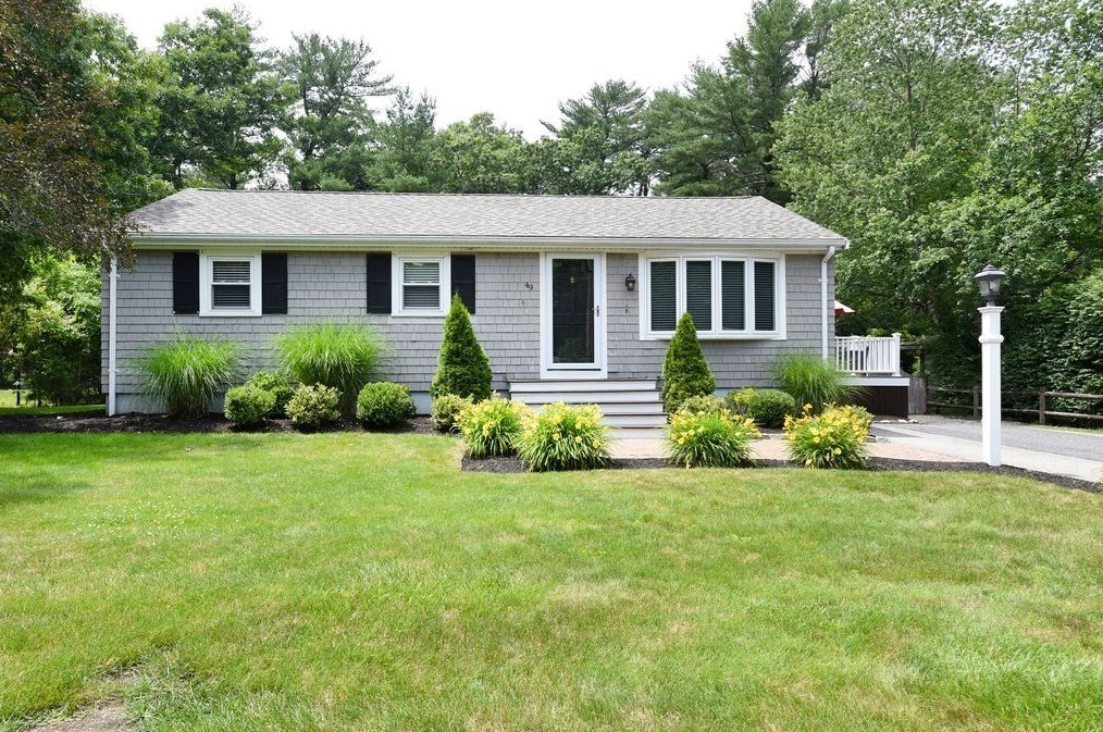 49 Harcourt Ave, Middleboro, MA 02347 exterior