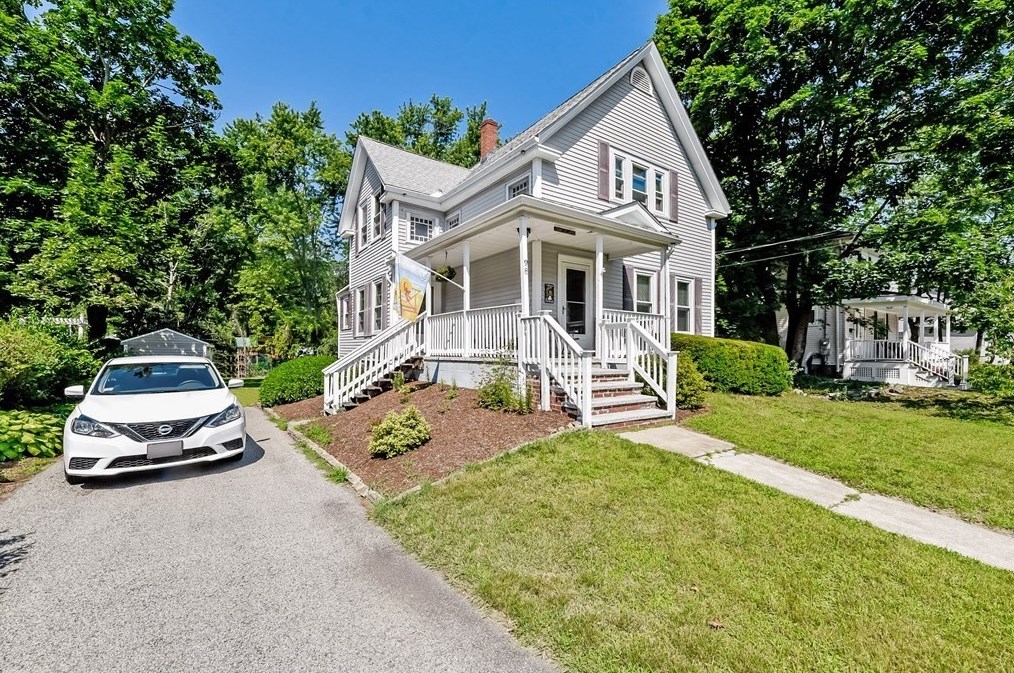 98 Myrtle St, Rockland, MA 02370-1724