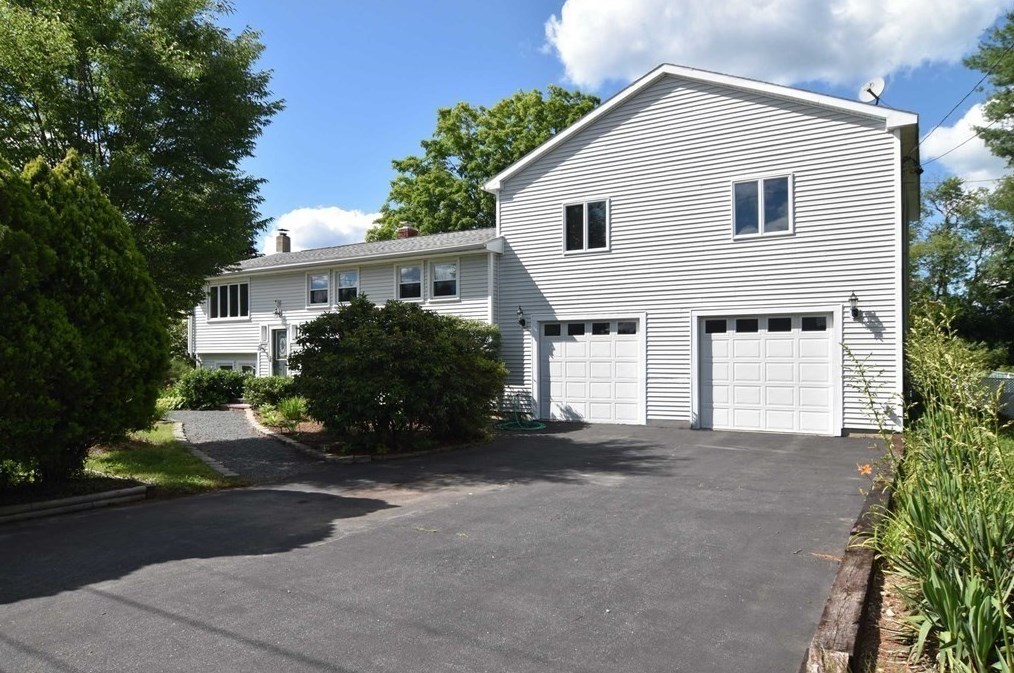 8 Esbjurn Dr, Rehoboth, MA 02769 exterior