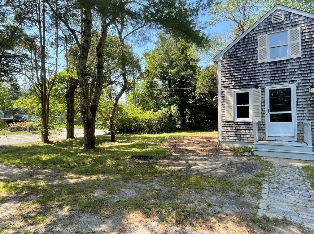 56 Acushnet Rd, Mattapoisett, MA 02739 exterior