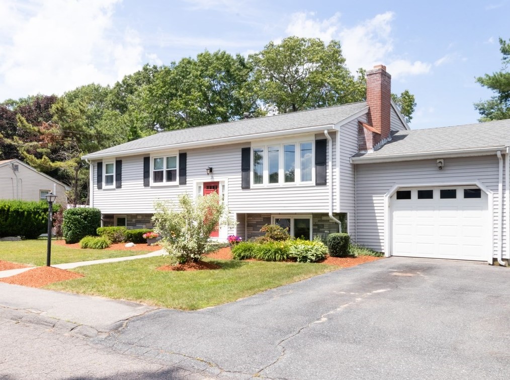 37 Powdrell Ave, Randolph, MA 02368 exterior