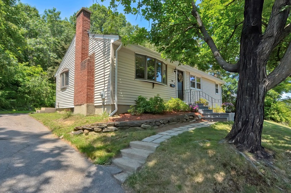 70 Roundtop Rd, Marlboro, MA 01752 exterior