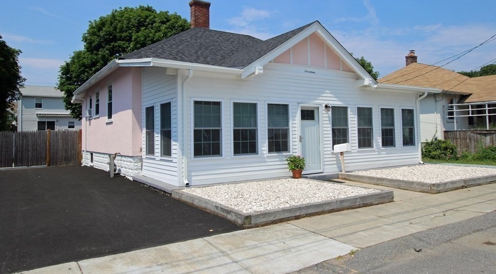 17 Q St, Nantasket Beach, MA 02045 exterior